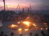 На закате, высоко над берегом океана, исполняют национальный ретуальный танец Кечак, завершающийся ярким пламенем. Очень впечатляет ! :-)