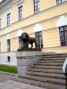 Скульптура льва на крыльце бывшего здания Присутственных мест в Новгородском Кремле,по совместительству - "хотей", "даруна" и т.п. - подержитесь за хвост и все у вас будет...